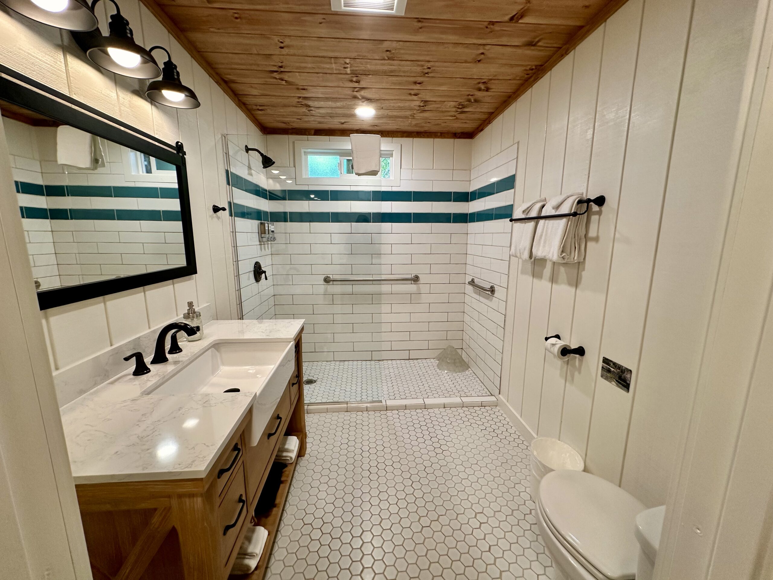 Room J bathroom